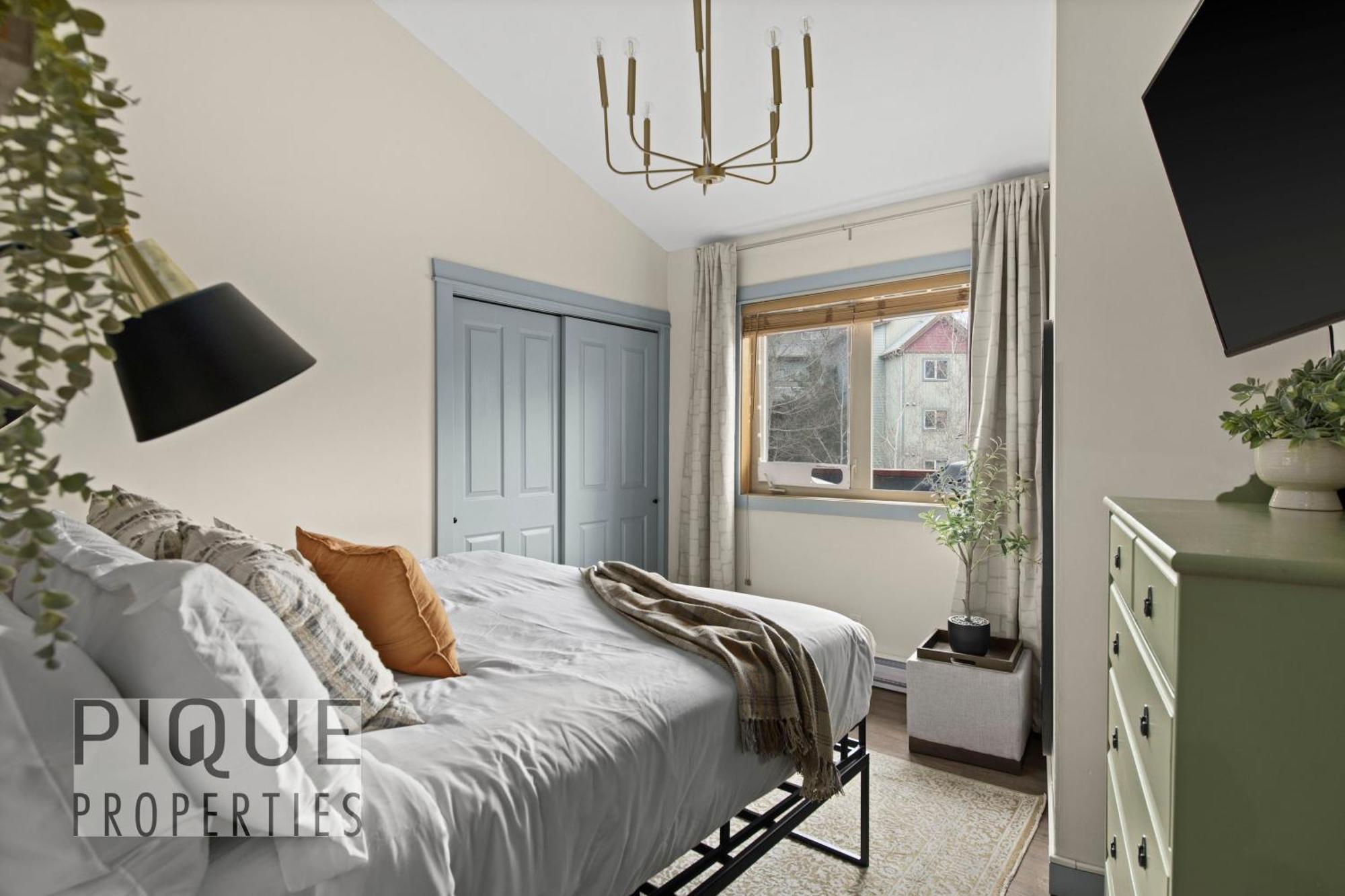 Mountain Loft Retreat, Heated Pool & Hot Tub, Ug Parking, Balcony, Wifi! Apartment Canmore Exterior foto