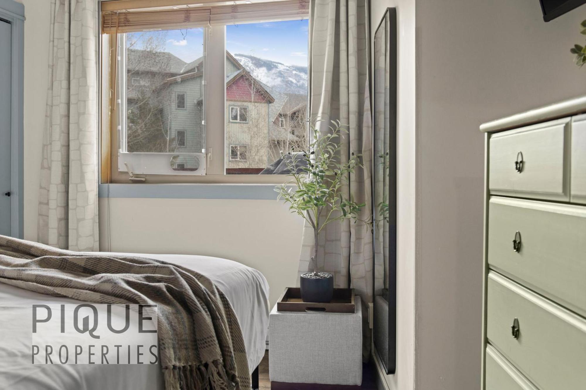 Mountain Loft Retreat, Heated Pool & Hot Tub, Ug Parking, Balcony, Wifi! Apartment Canmore Exterior foto